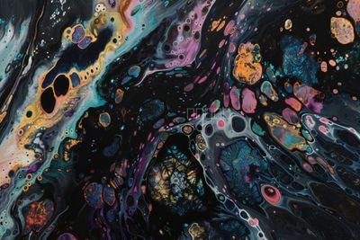 Abstrakte Fluid Art: Kosmische Opaleszenz